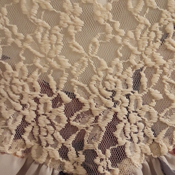 Floral top - Picture 4 of 4